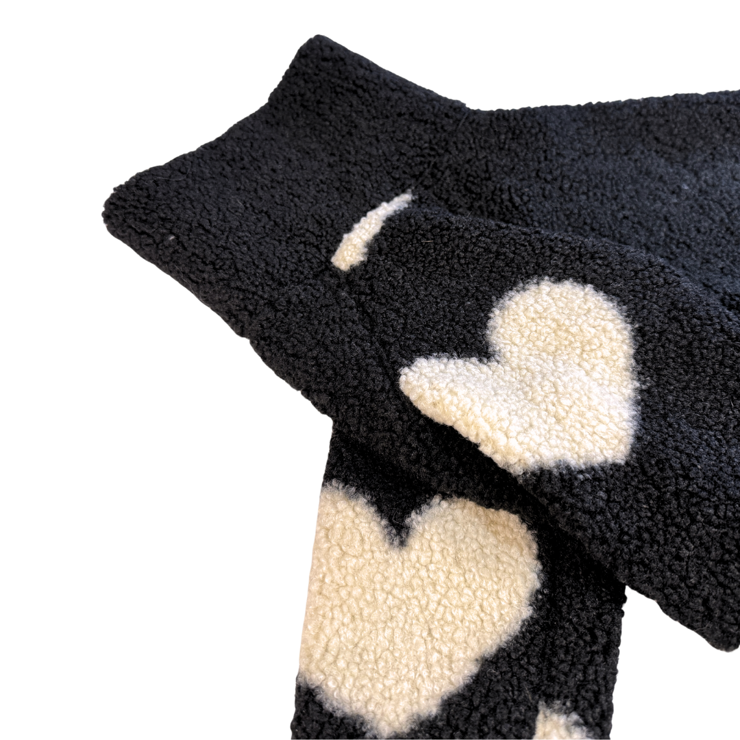 Heart on my sleeves (black)