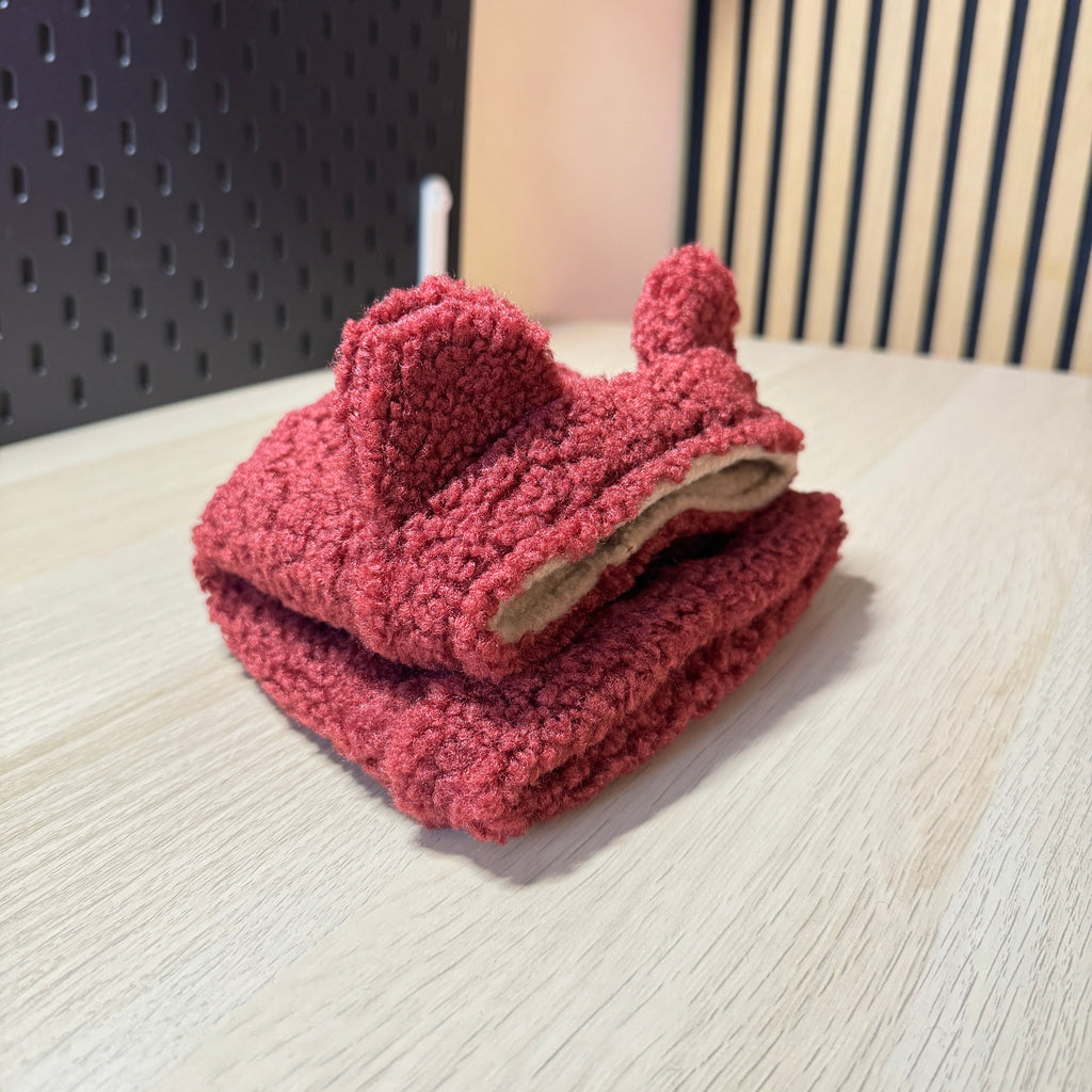 Red Teddy snood (M)